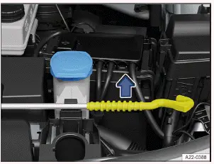 Fig. 3 En el vano delantero: varilla de sujeción del capó en su soporte.
